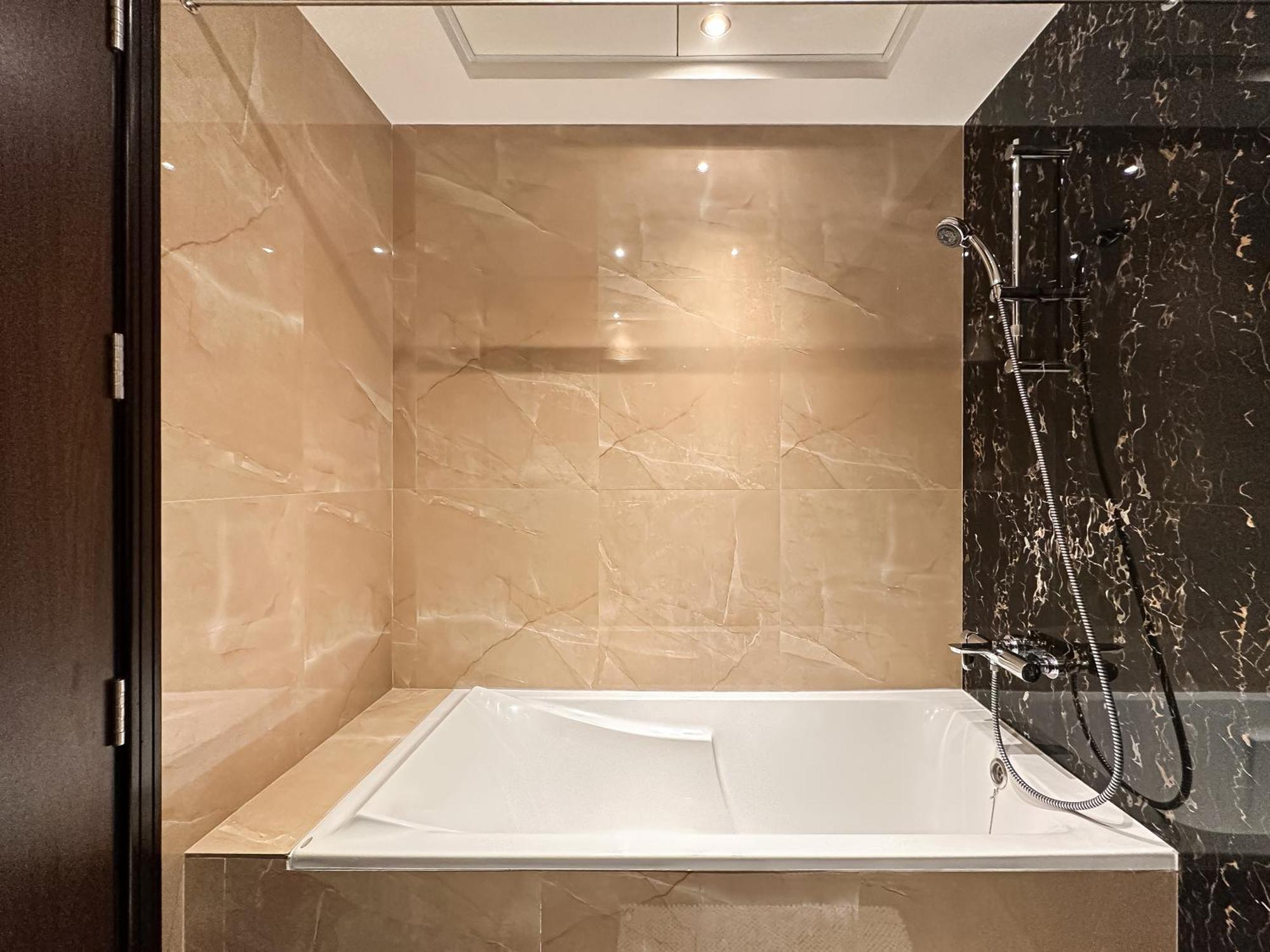 Apartment Trophy-luxury 2bdr In The Heart Of Downtown *