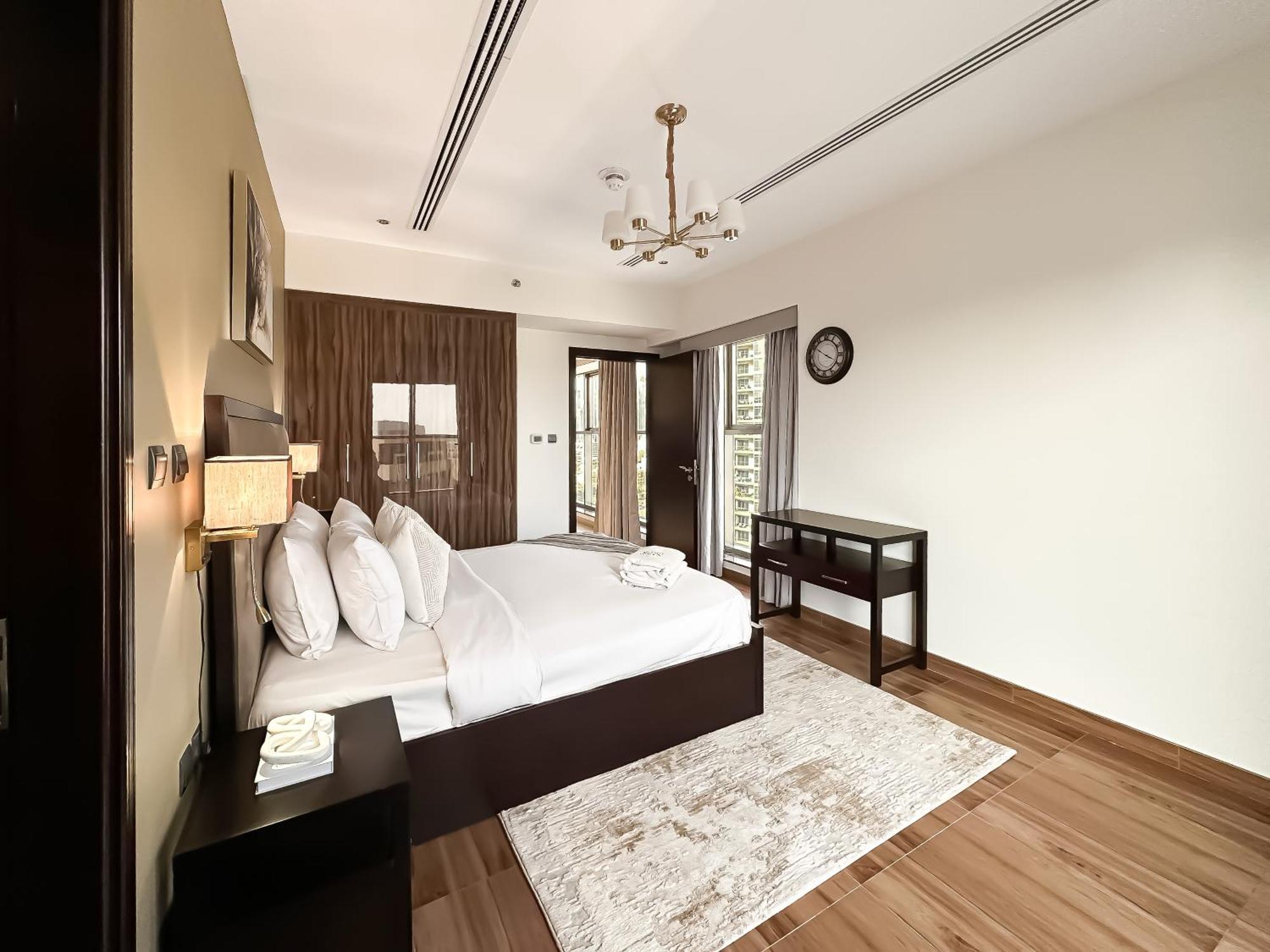 Trophy-luxury 2bdr In The Heart Of Downtown Apartment