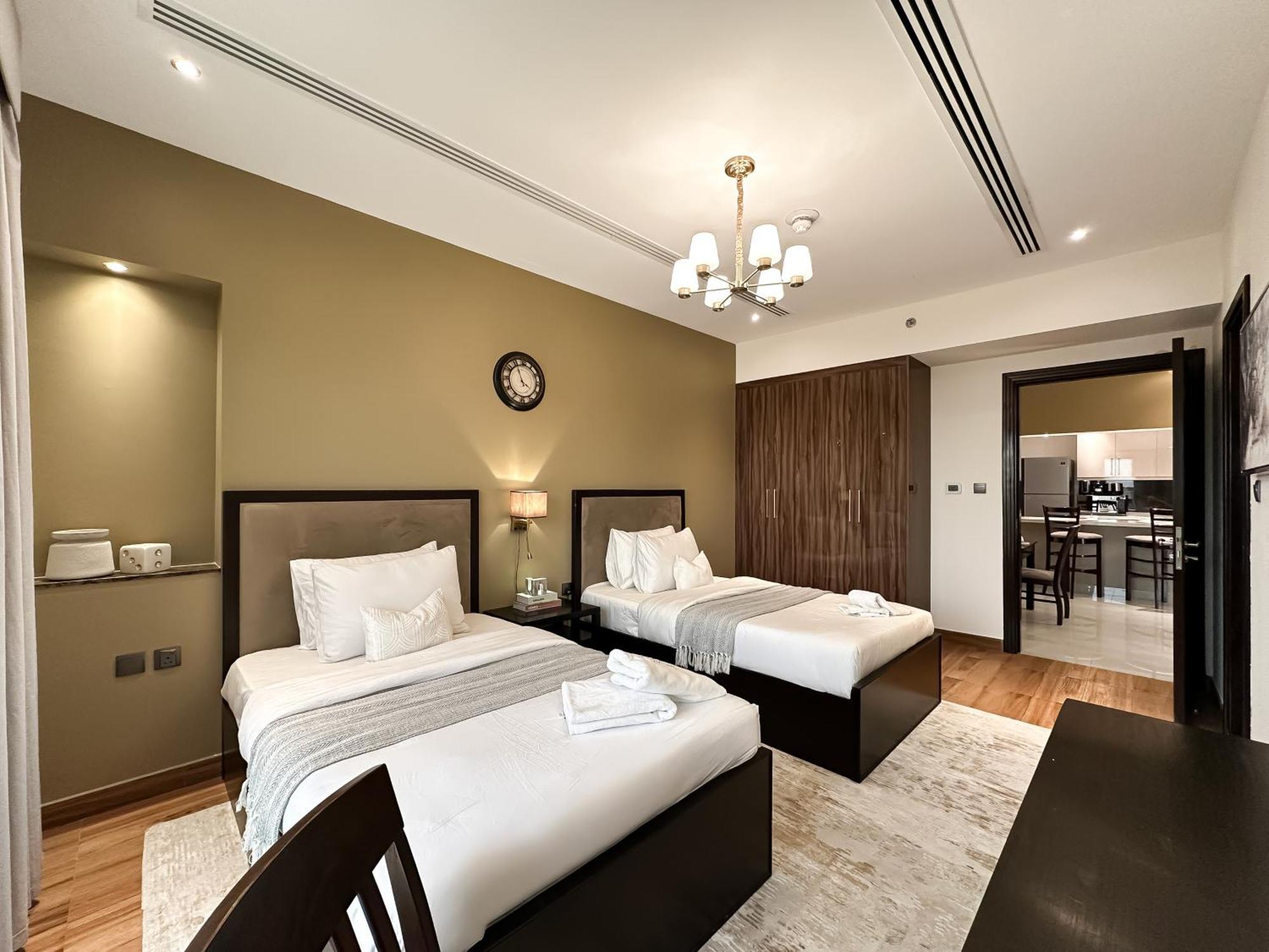 Apartment Trophy-luxury 2bdr In The Heart Of Downtown *