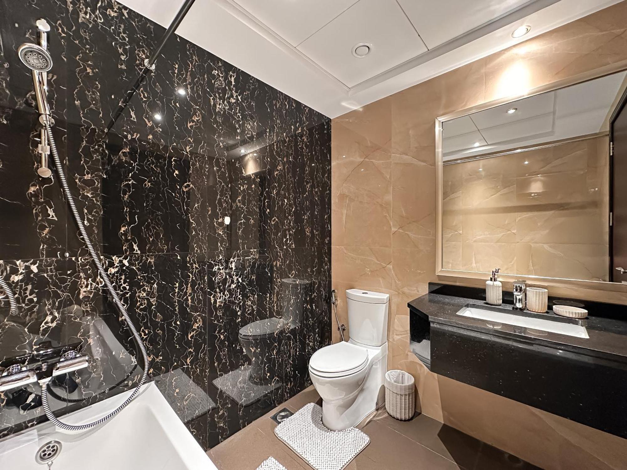 Trophy-luxury 2bdr In The Heart Of Downtown