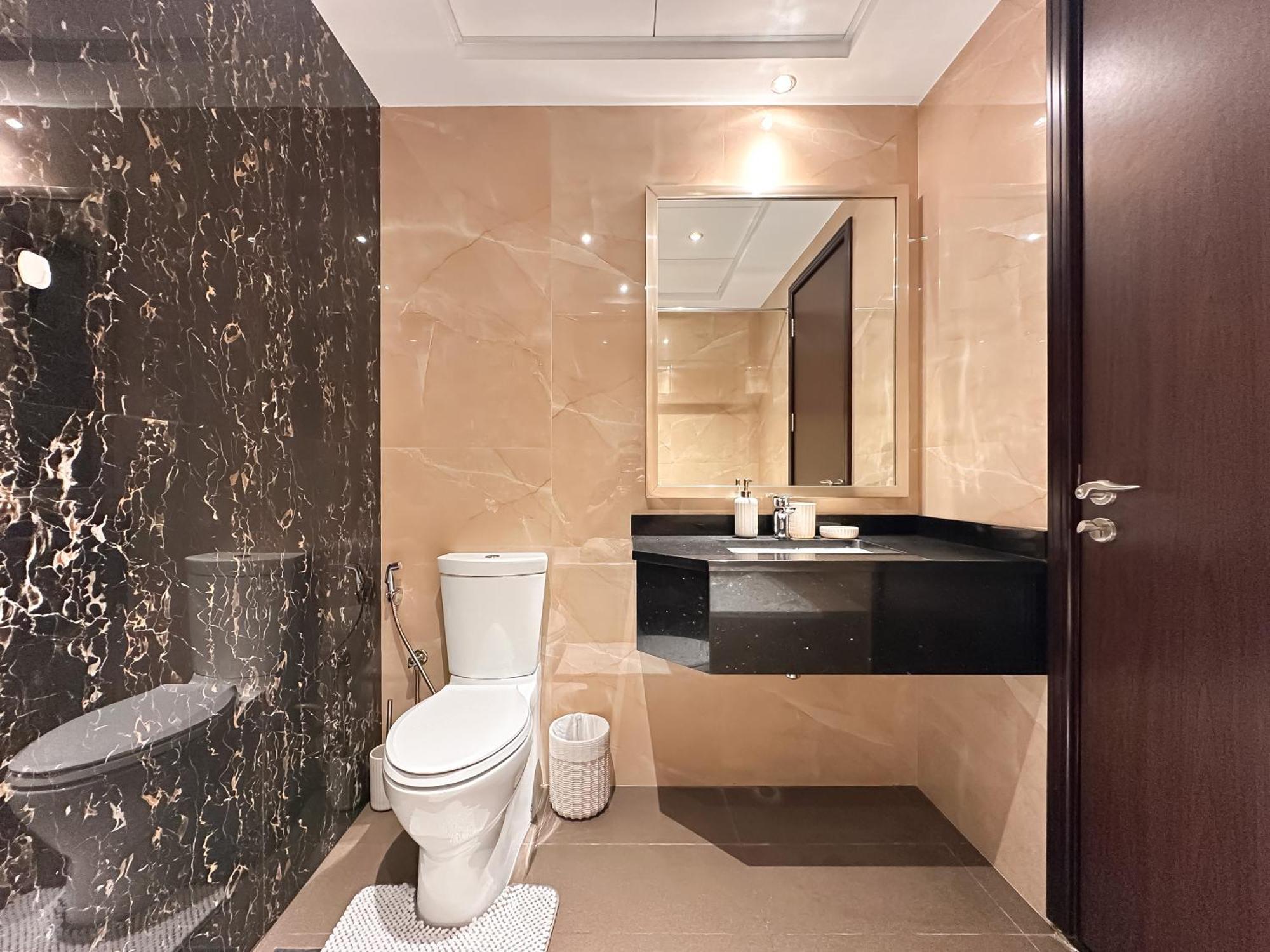 Trophy-luxury 2bdr In The Heart Of Downtown Apartment