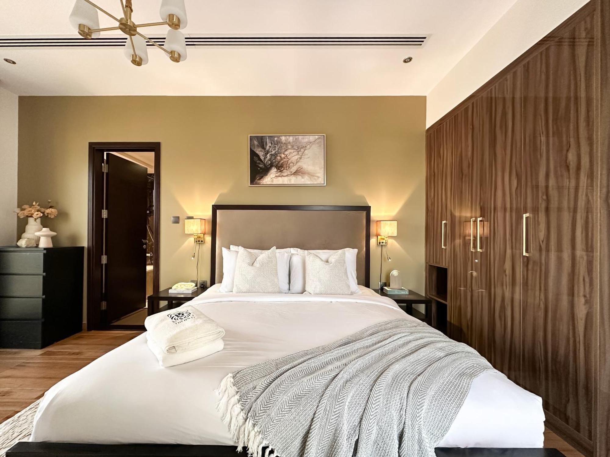 Apartment Trophy-luxury 2bdr In The Heart Of Downtown